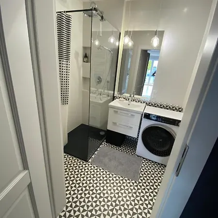 Ruby Apartment- Self Checkin 24h 公寓 *